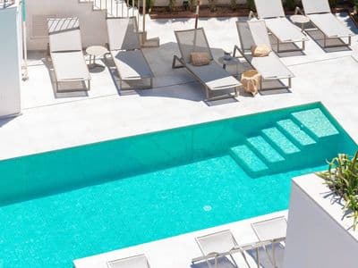 Dachterrasse mit Pool im Ynaira Hotel, Ariany