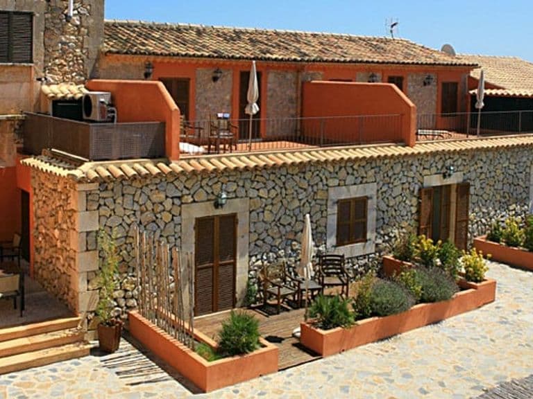 Petit Hotel Can Riera in Moscari, Steinhaus mit Terrasse