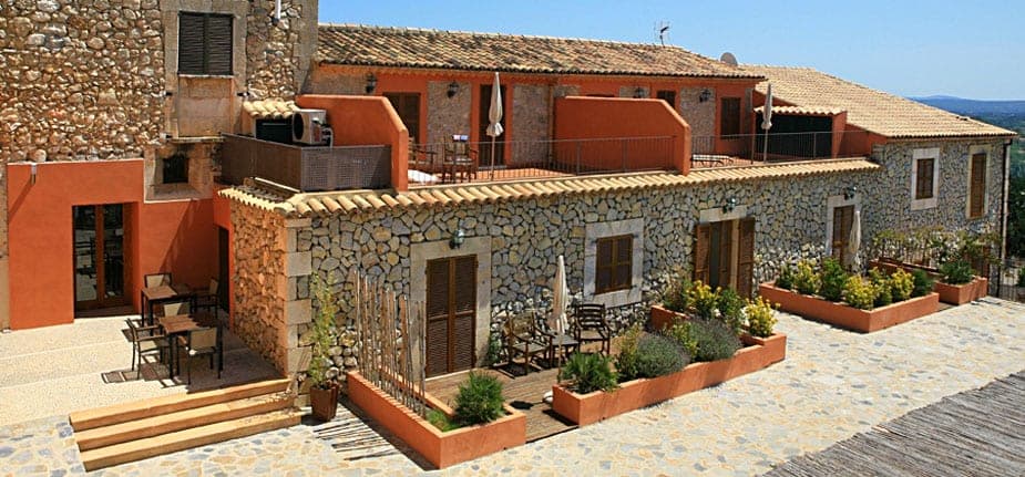 Petit Hotel Can Riera in Moscari, Steinhaus mit Terrasse